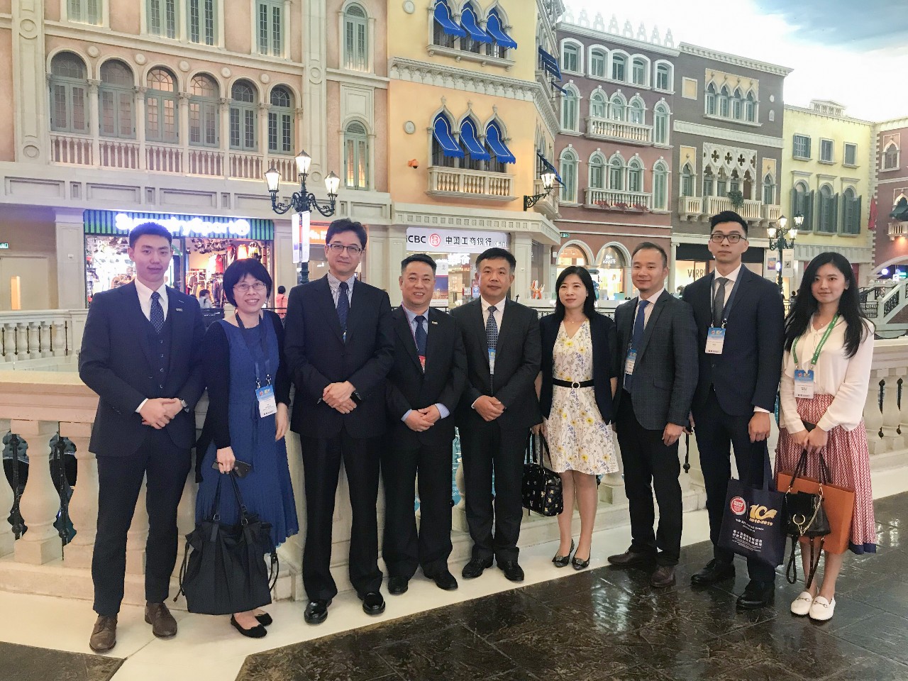 北京市道可特律师事务所主任刘光超律师、高级顾问西小虹律师、国际业务部主任张婷律师一行与中华(澳门)金融资产交易股份有限公司执委会主席兼总裁张维春先生,执行董事兼副总裁阮天璕女士一行合影