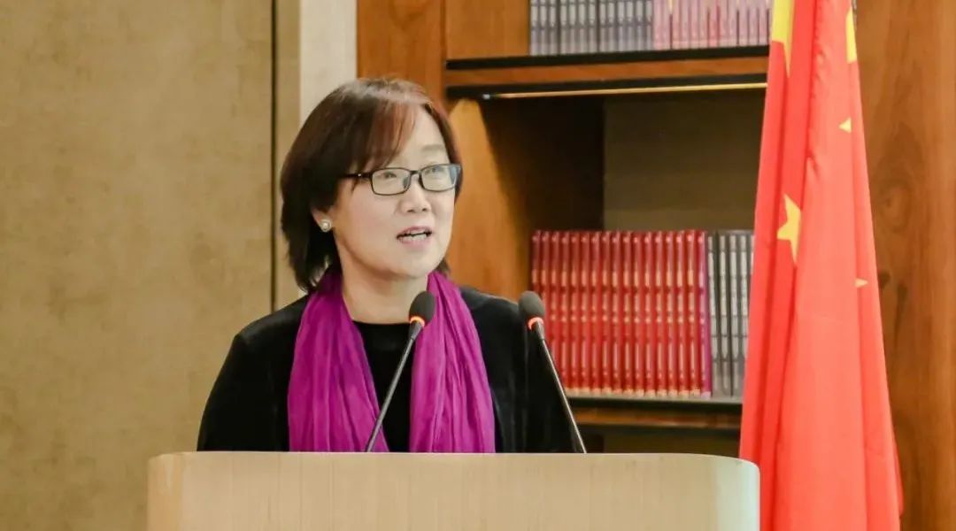 北京“康爱之家”社会公益服务事务所创始人、朝阳区妇联执委，妇女界别政协委员，朝阳区妇女儿童公益慈善促进会理事暴宁宁律师