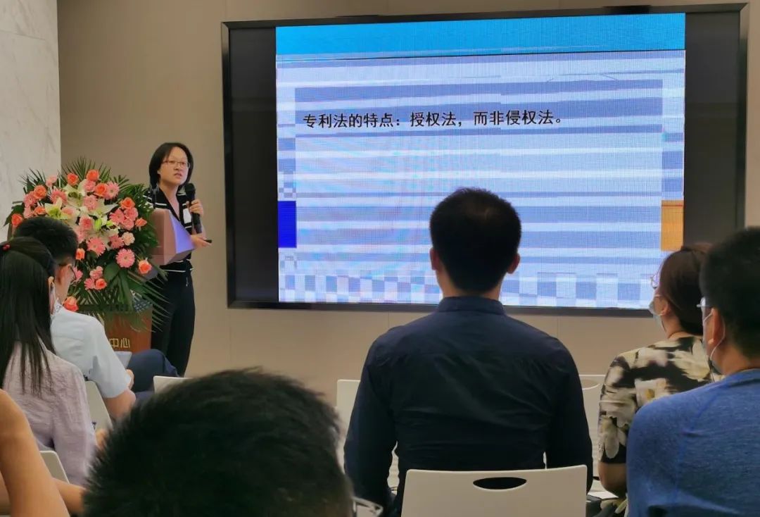 山东女子学院社会与法学院副院长、中国知识产权研究会高校知识产权专业委员会委员,山东省知识产权人才专家库专家王绍霞副教授 山东女子学院社会与法学院副院长、中国知识产权研究会高校知识产权专业委员会委员,山东省知识产权人才专家库专家王绍霞副教授