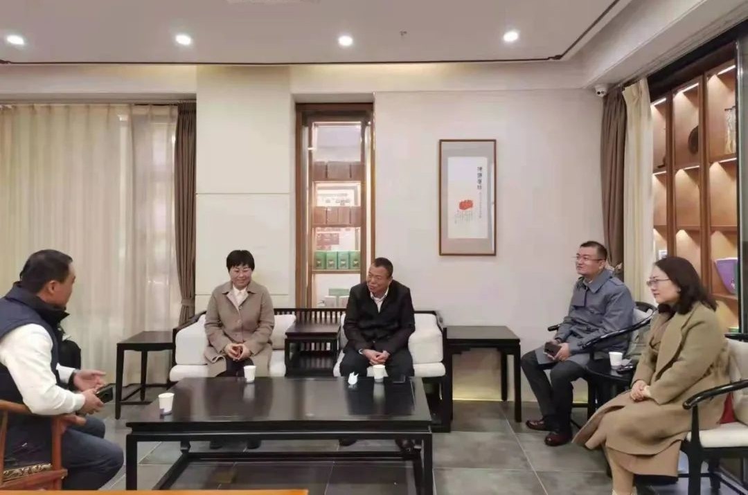 道可特太原办公室王晓骏律师、刘丽丽律师一行实地走访了太原市资善堂中医馆，为企业解答疑惑，提供法治“体检”