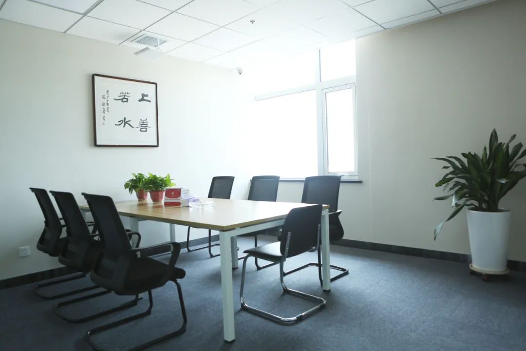 北京市道可特（太原）律师事务所办公区小会议室