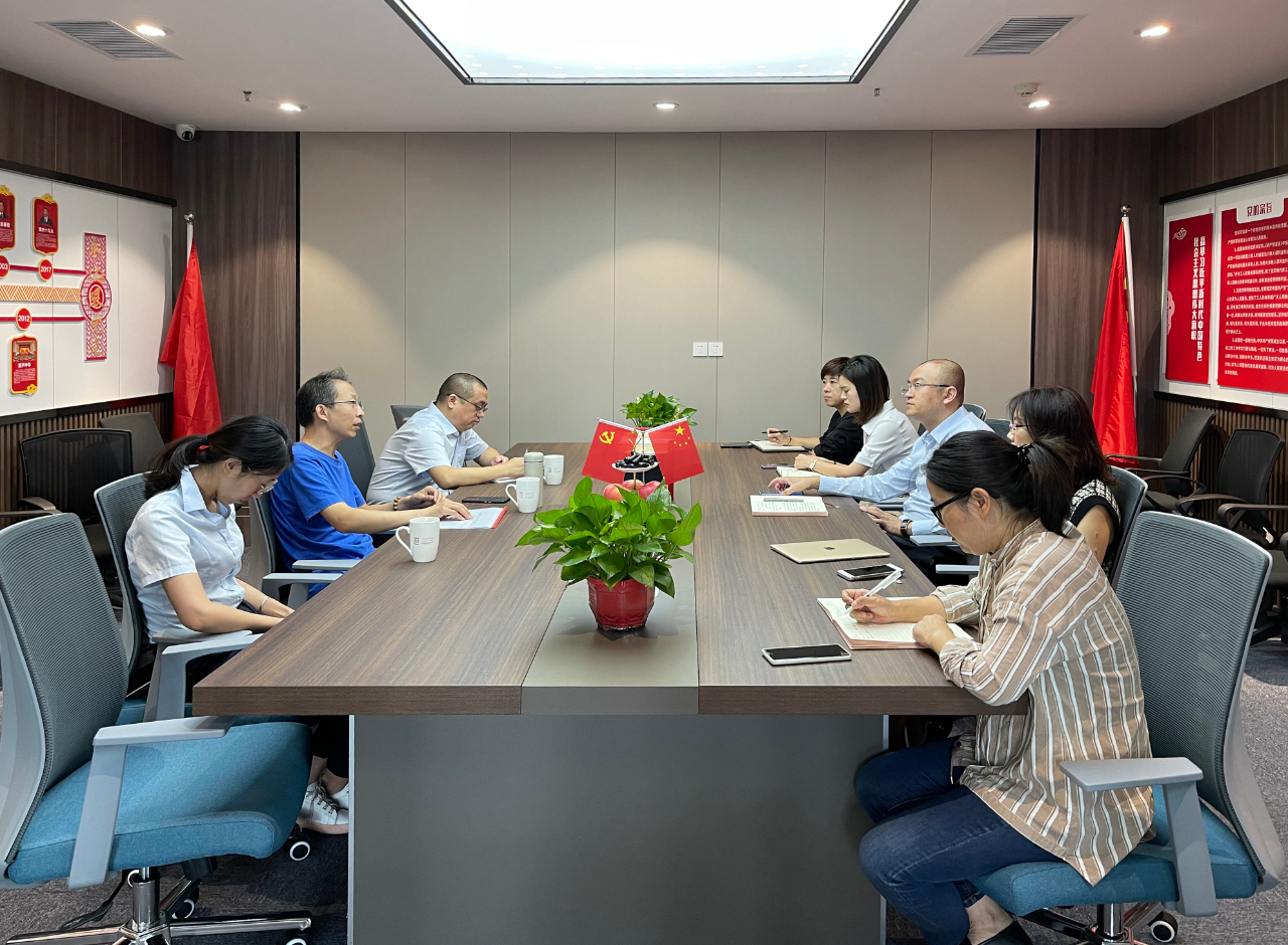 晋商银行龙城支行风险管理部经理与其他工作人员一行来到道可特太原办公室进行参观交流