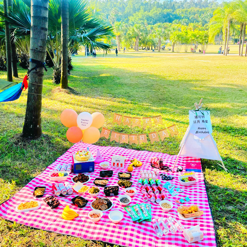 道可特深圳办公室11月草坪生日会