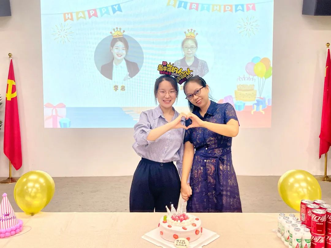 道可特深圳办公室10月寿星李岩、王丽娟