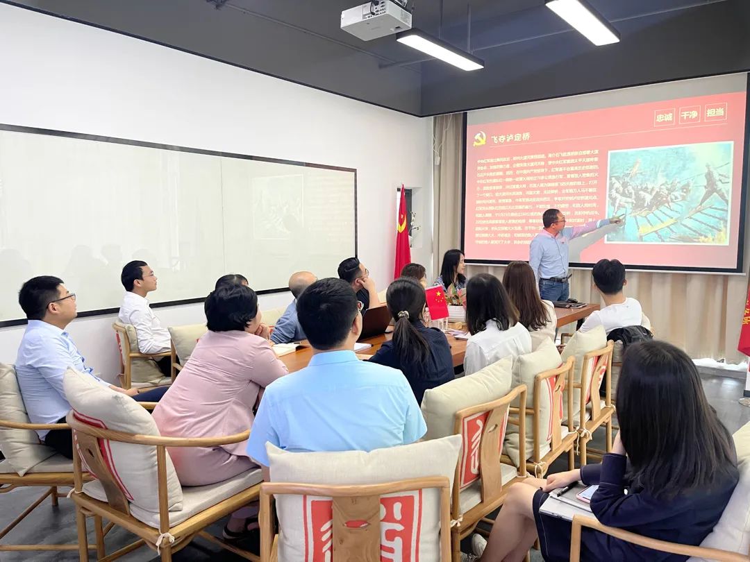 道可特廖森林律师带领党员学习党史——《飞夺泸定桥》 道可特廖森林律师带领党员学习党史——《飞夺泸定桥》